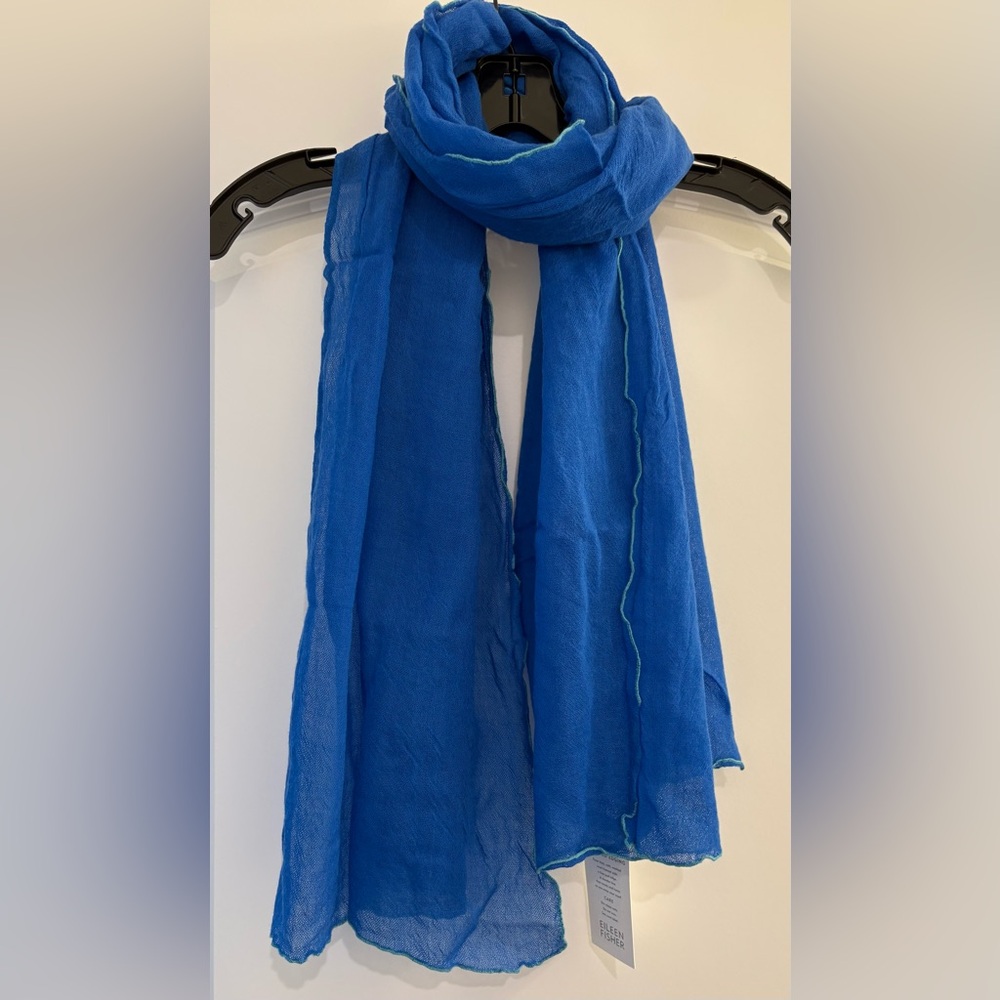 Eileen Fisher NWT Scarf in the Perfect Combination of Light and Warm
